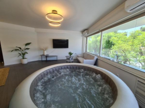 Sunny Home Private Jacuzzi Hydromassage, Underground Parking, 300m Metro Peristeri